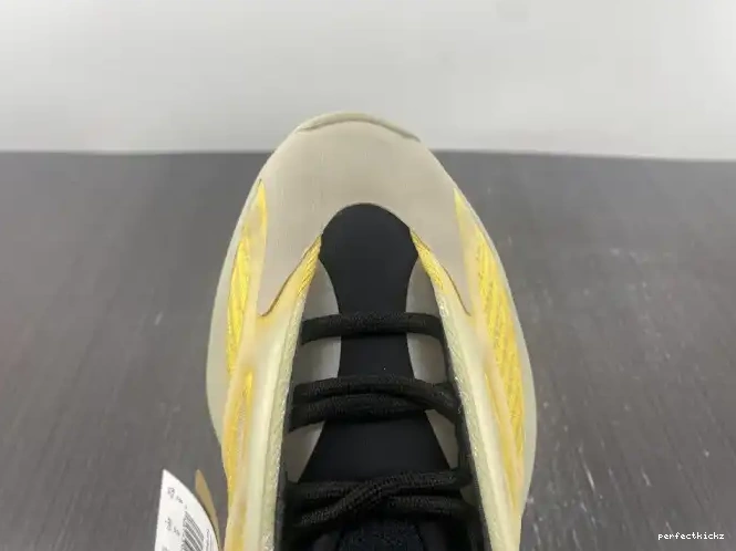 V3 Mono 700 HP5425 Yeezy Adidas Safflower 0612